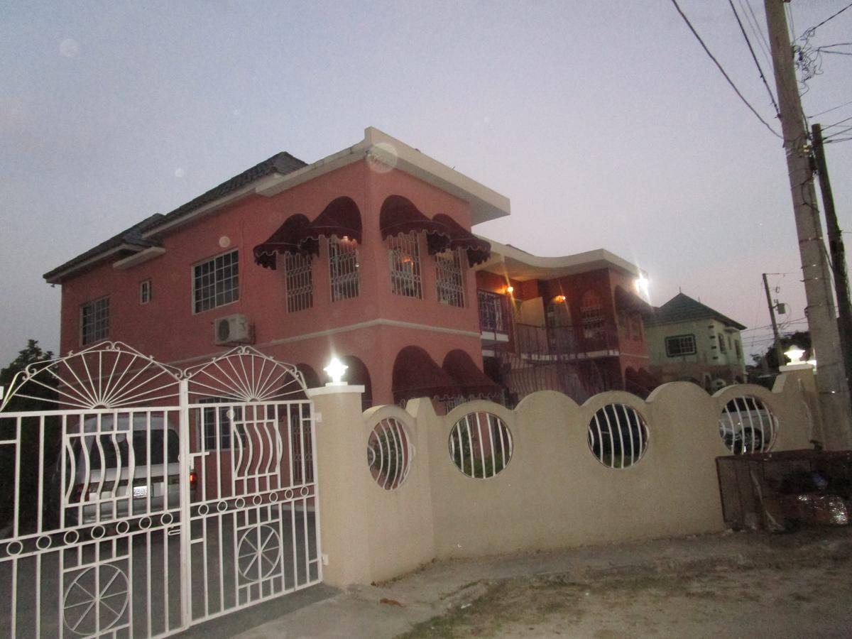 The Residence Portmore Apartments Exteriér fotografie
